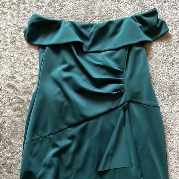 Women’s Plus Size Winter Green Gown - Picture 5 of 9